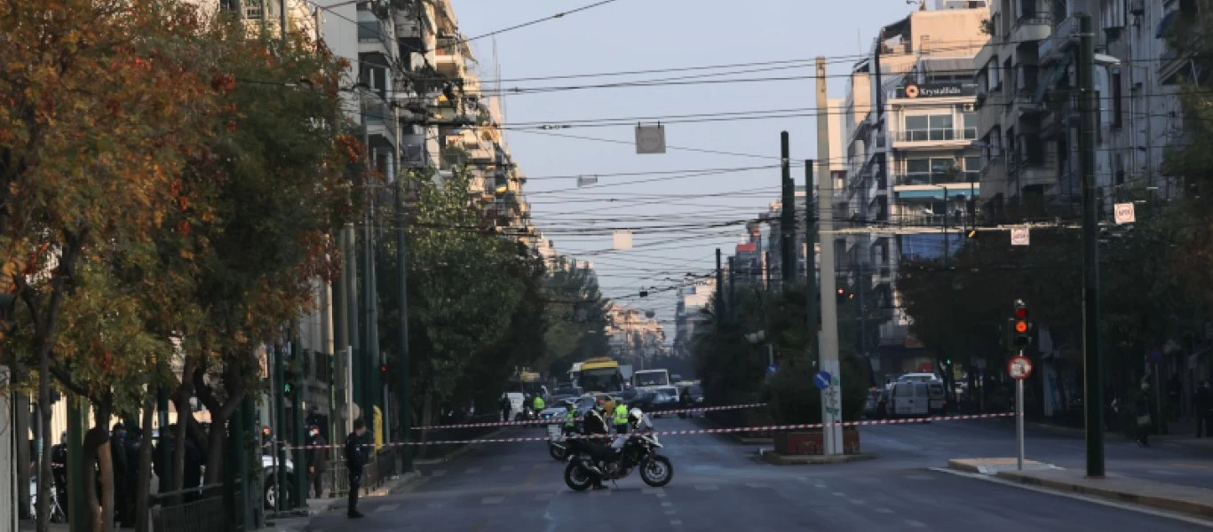 Έκλεισαν οι δρόμοι γύρω από το Πολυτεχνείο - «Αστακός» το κέντρο της Αθήνας (φωτο)